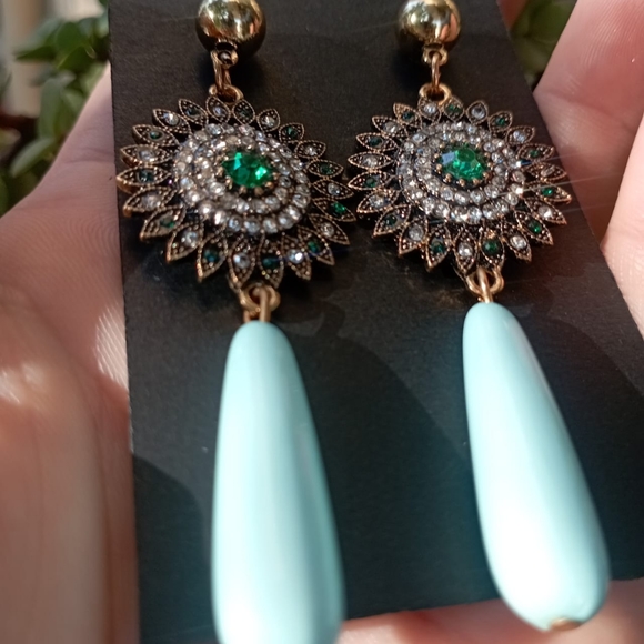 ✨NEW CRYSTAL EARRINGS COLLECTION✨ Earrings - Picture 9 of 15